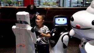 ربات های سرآشپز در رستوران چینی